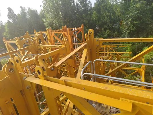 QTZ200 7015 Elevador de torre usado 10 toneladas Carga máxima 65m Jib e mastro L68