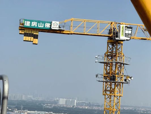 7020 QTZ250 Guindaste de torre usado com 3 metros L68B Secções de mastro EXW FOB CIF CPT
